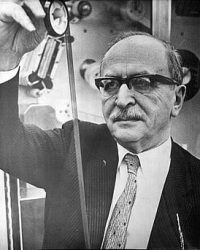 Gábor Dénes (Dennis Gabor, született Günszberg Dénes; Budapest, Terézváros, 1900. június 5.[2] – London, 1979. február 9.) Nobel-díjas fizikus, gépészmérnök, villamosmérnök, a holográfia feltalálója.